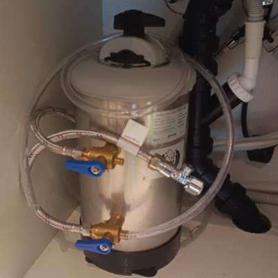 מערכת צינורות וברזים מתחת לכיור, חלקי אינסטלציה