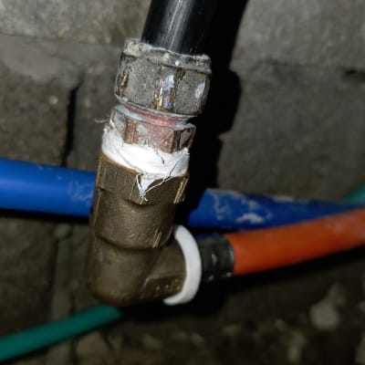 צינורות וחיבורים בתחום האינסטלציה