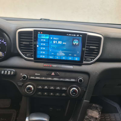 מערכת מולטימדיה ברכב עם תצוגת רדיו