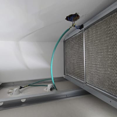 חוטי חשמל ותשתית במערכת מיזוג אוויר