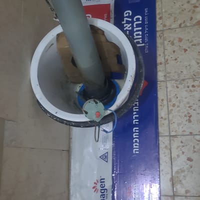 חלקי דוד שמש על קרטון עם כיתוב כרומגן