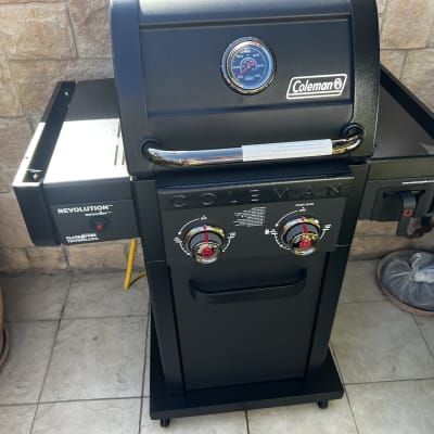 גריל גז שחור עם מד חום ומתגים
