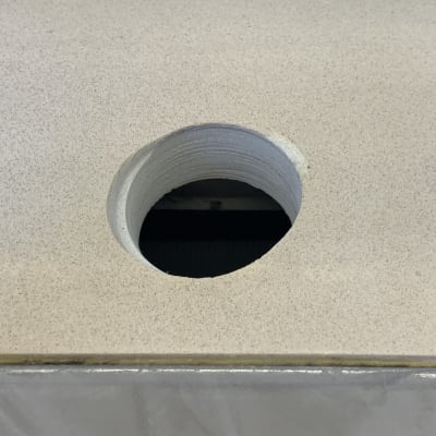 חור עגול בשיש למטרות אינסטלציה