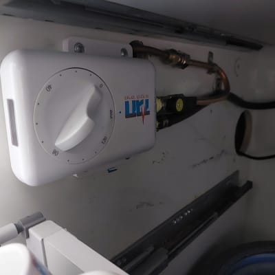 מד טמפרטורה עם חוגה ומחוגה, צינורות נחושת