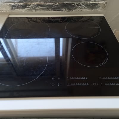 כיריים אינדוקציה עם ארבעה אזורי בישול