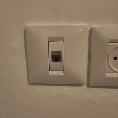 שקע רשת קיר עם חיבור CAT7