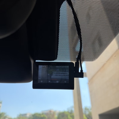 מצלמת דרך לרכב מותקנת על השמשה הקדמית
