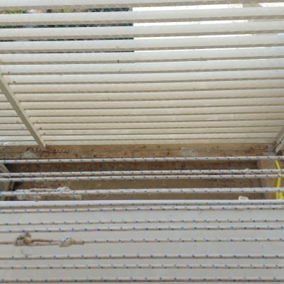 רשת למניעת כניסת יונים על מרפסת