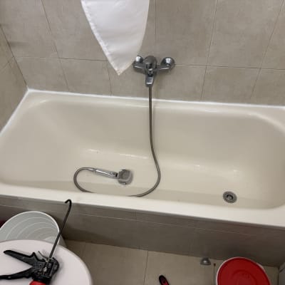 אמבטיה עם כלי עבודה, מתאים לתחום הנדימן