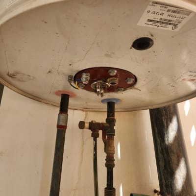 חיבורים חשמליים ותשתית דוד שמש