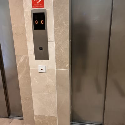 לוחות שיש בצבע בז