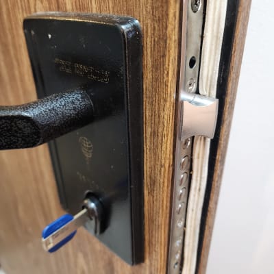 מנעול בדלת