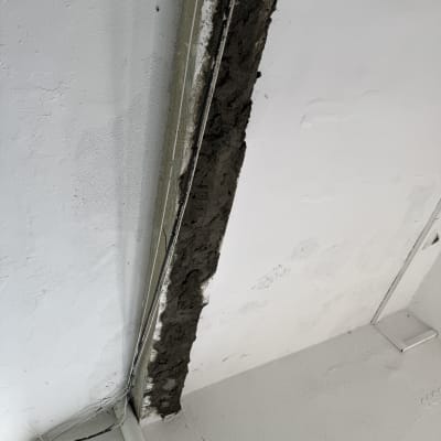 תיקון תקרה עם חומרי איטום