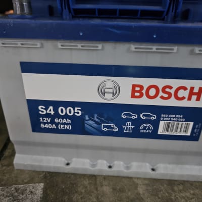 מצבר רכב של חברת בוש עם פרטים טכניים