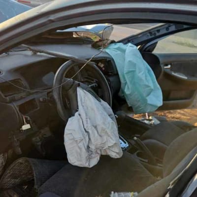 תאונת רכב עם כריות אוויר מנופחות