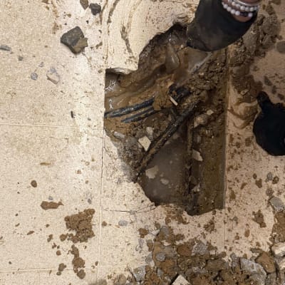 תיקון נזילה בצנרת מתחת לרצפה