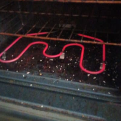 גוף חימום חשמלי בתנור אפייה