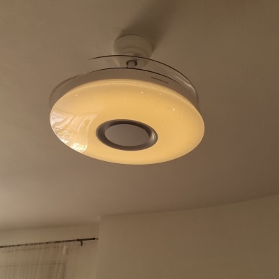 מנורת תקרה עגולה עם תאורה חמה