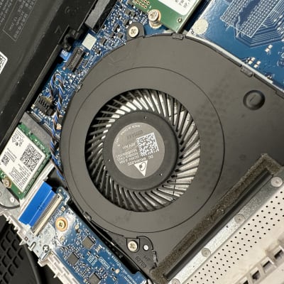 מאוורר מחשב, לוח אם ורכיבים אלקטרוניים נוספים