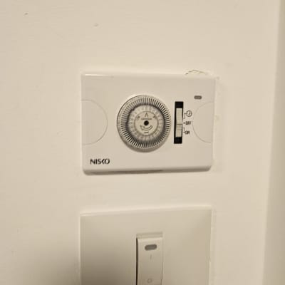 מתג דודי שמש עם כפתור סיבובי ומתג הפעלה