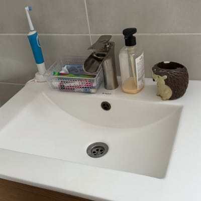 כיור עם ברז נירוסטה וסבון נוזלי