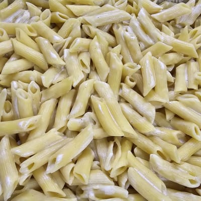 פסטה פנה ברוטב שמנת בתבנית אלומיניום