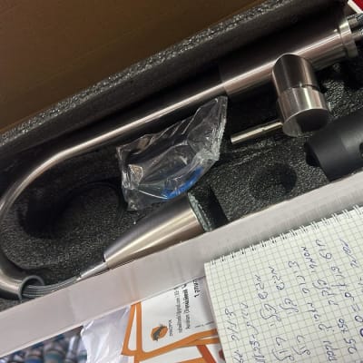 ברז נירוסטה בקופסה עם צינורות וחלקים נוספים