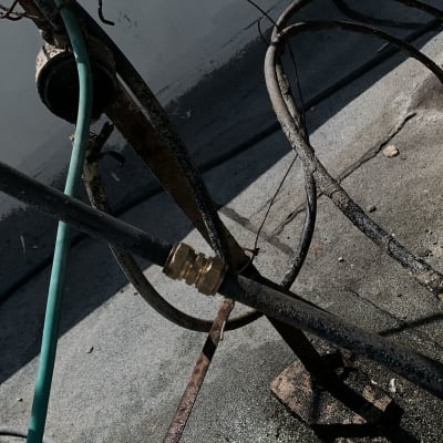 צינורות ומחברים של דוד שמש על גג