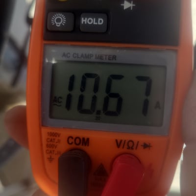 מד זרם חשמלי עם תצוגה דיגיטלית