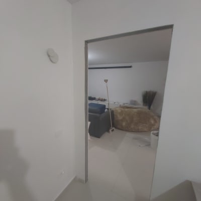 קיר גבס עם פתח ללא דלת