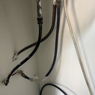 צינורות וחיבורים בקיר, עבודה בתחום האינסטלציה