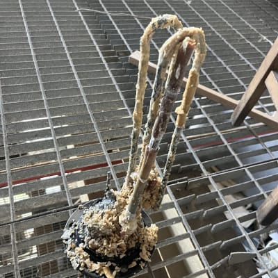 גוף חימום של דוד שמש מכוסה באבנית