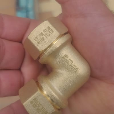 מחבר מתכת לשימוש במערכת מים סולארית