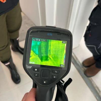 מד חום תרמי בשימוש לאיתור נזילות