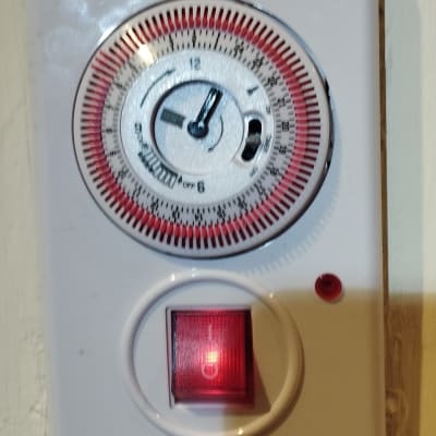 שעון טיימר חשמלי עם מתג הפעלה מואר