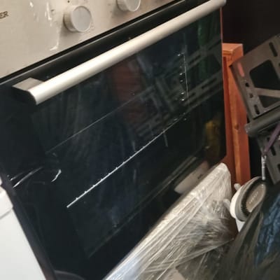 תנור אפייה עם כפתורים, עטוף בניילון