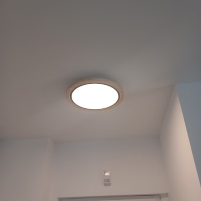 תאורה עגולה מותקנת בתקרה לבנה