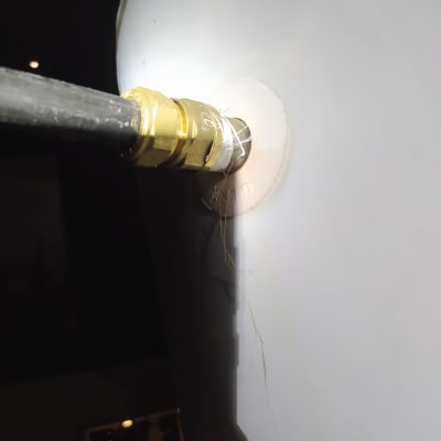 חיבור צינור למיכל או דוד שמש