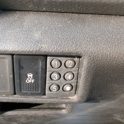 לוח מקשים לרכב עם כפתור כיבוי מערכת