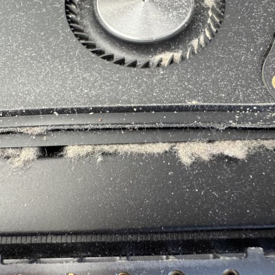 מאוורר מחשב עם אבק ולכלוך