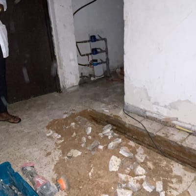 כלים וצנרת בעבודת אינסטלציה