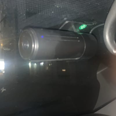 מצלמת רכב מותקנת על שמשה קדמית