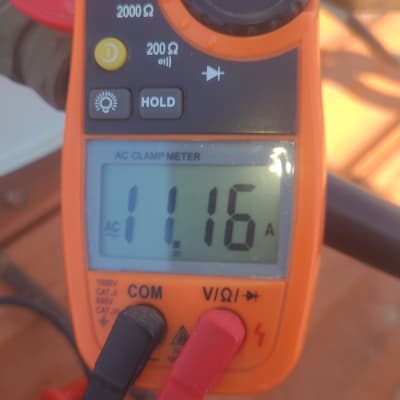 מד אמפר כתום עם תצוגה דיגיטלית