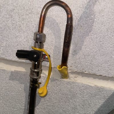 התקנת נקודת גז וברז ביטחון מחובר לצנרת נחושת