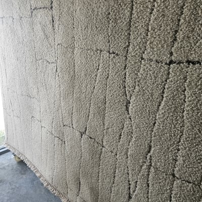 שטיח תלוי לייבוש לאחר ניקוי