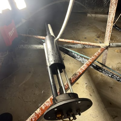 חלקי דוד שמש עם צינורות וחיבורים