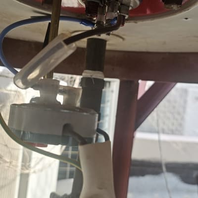 חיבורים חשמליים ותשתית מתכתית של דוד חימום