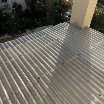 גג אלומיניום גלי עם ברגים חשופים