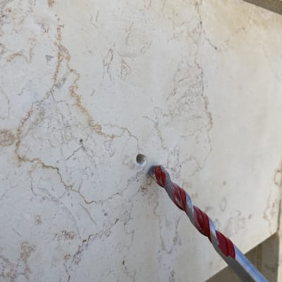 מקדח קודח חור באריח שיש