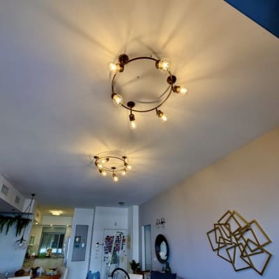 תאורה תקרה עם נורות חשמליות